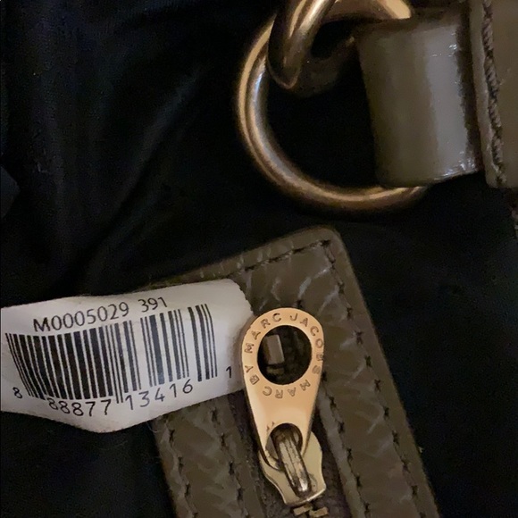 Marc by Marc Jacobs genuine leather  crossbody bag - Picture 9 of 9